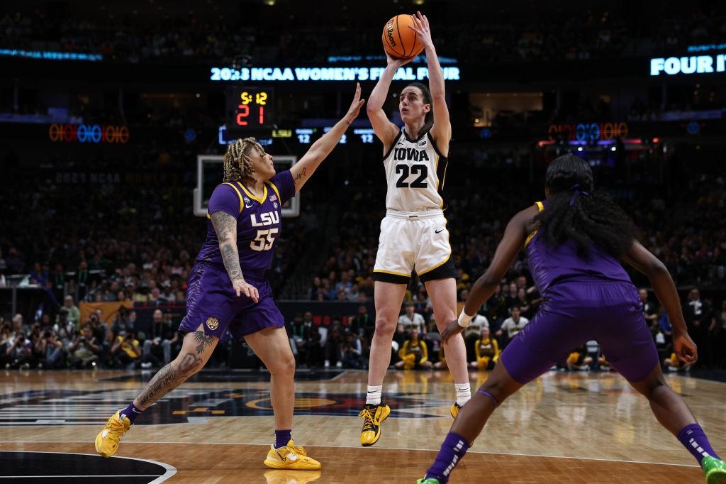 Caitlin Clark shoots over the LSU defense
